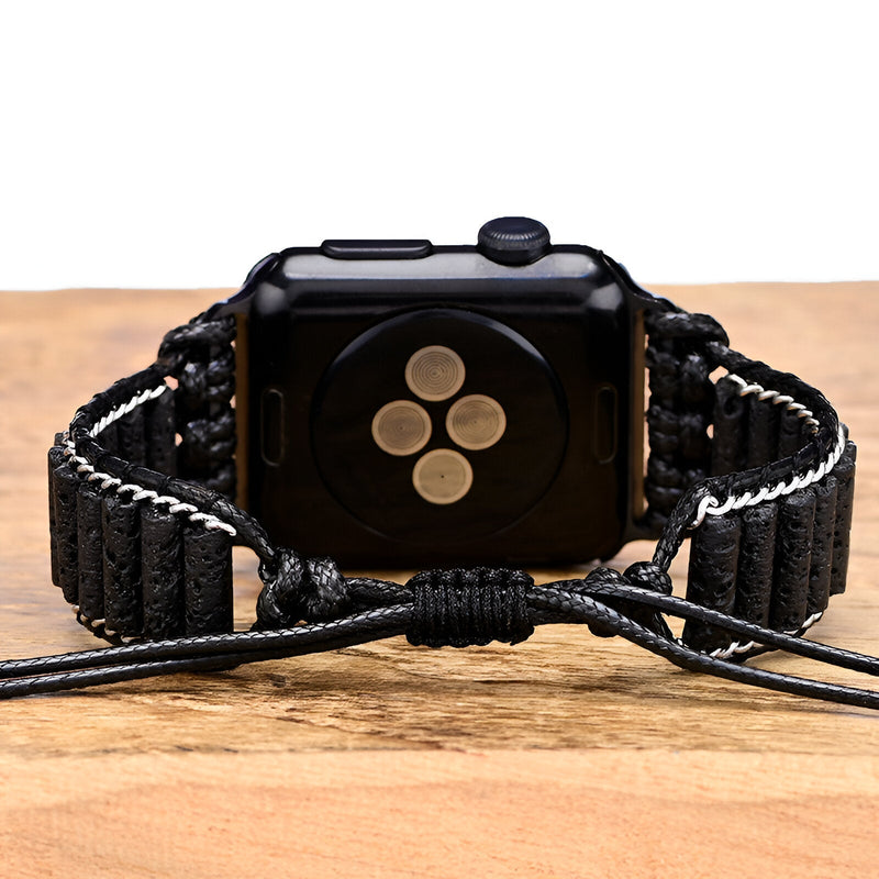 Bracelet Apple Watch pour femme en pierres volcaniques noires avec cordon réglable, modèle Ryline.
