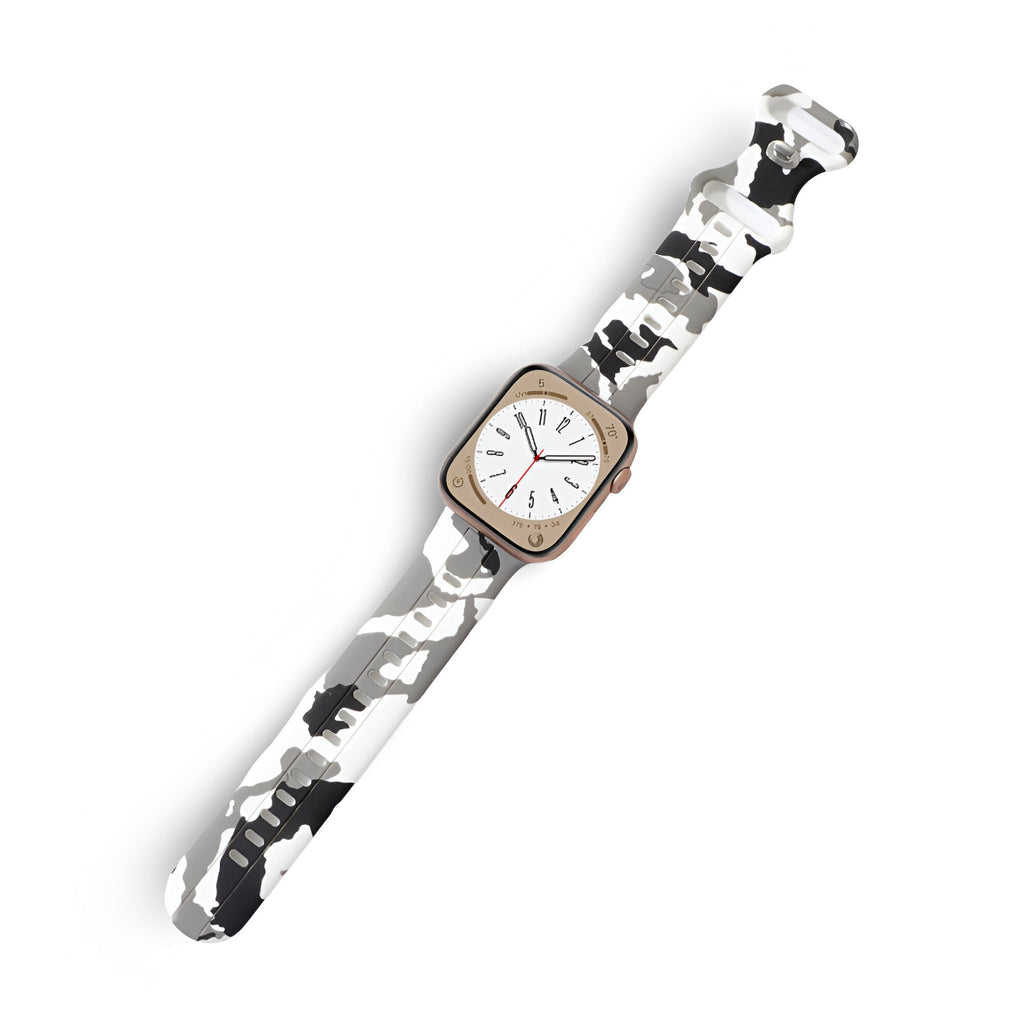 Bracelet Apple Watch en silicone blanc à motif camouflage gris et noir, style mixte.
