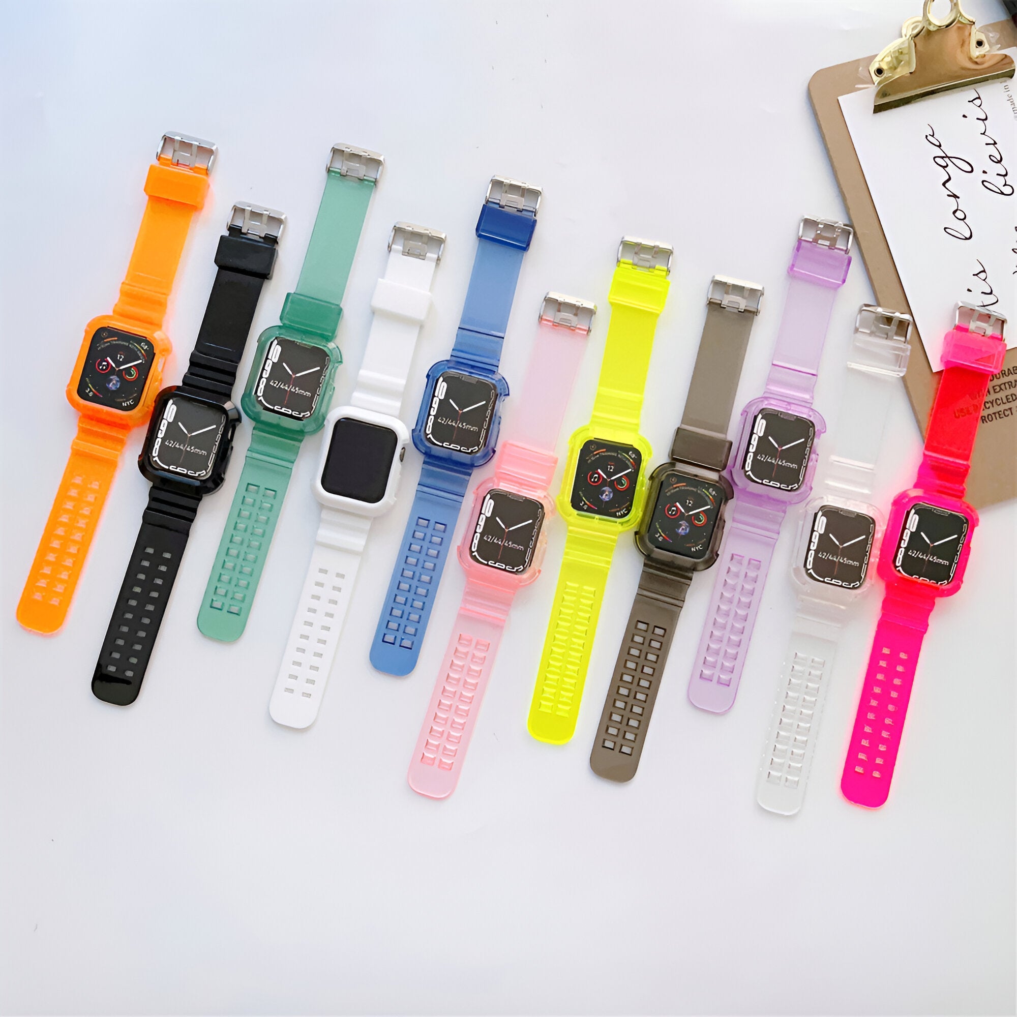 Orange, noir, vert, blanc, bleu, rose, jaune fluo, taupe, violet et fuchsia, tailles variées.
