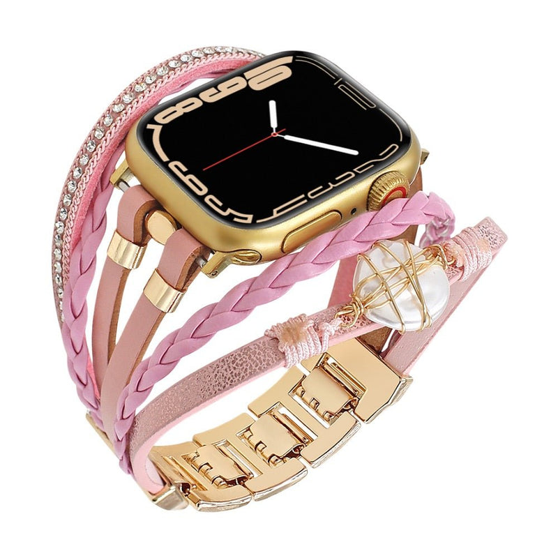 Bracelet multi-rangs rose pour Apple Watch avec chaîne dorée, perle d’eau douce et cuir tressé.