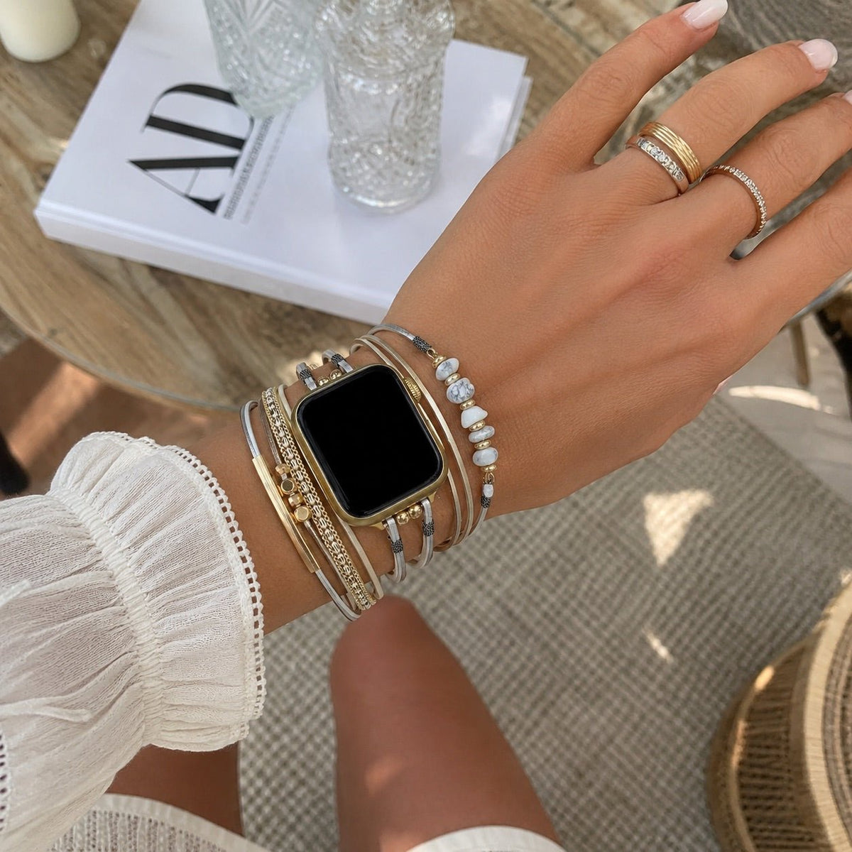 Bracelet de montre femme à cordons multiples, détails dorés et pierres vertes, accessoire de poignet élégant, Jaonie