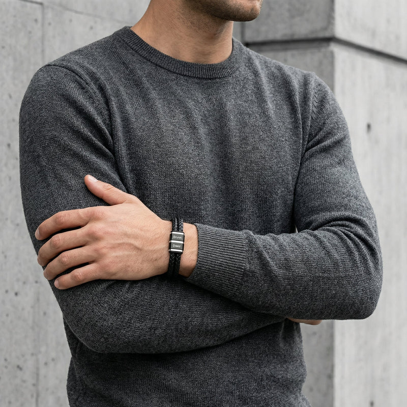 Personalisiertes Doppelarmband aus Leder mit zwei Plaketten, Modell Majo