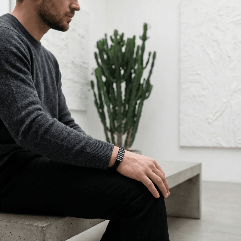 Pulseira de duplo cordão em couro personalizada, três placas, modelo Majo