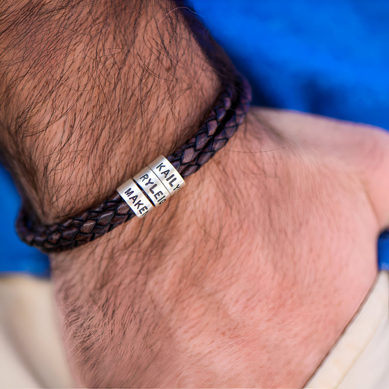 Pulsera de doble cordón de cuero personalizada, tres placas redondeadas, modelo Mauricio