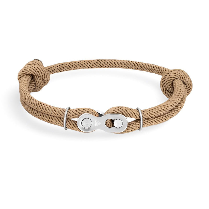 Bracelet homme double cordons beige avec fermoir maillon chaîne moto en acier inoxydable.
