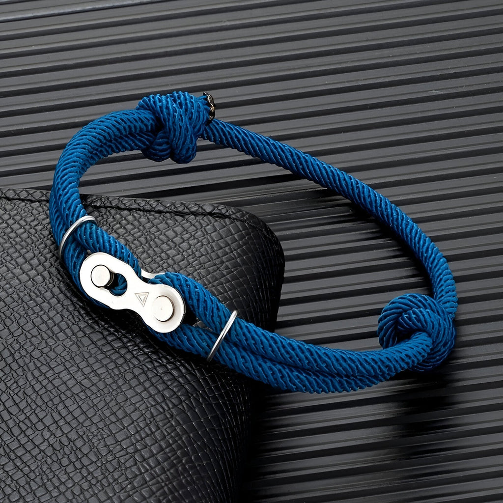 Bracelet homme double cordons bleu marine avec maillon chaîne de moto argenté.