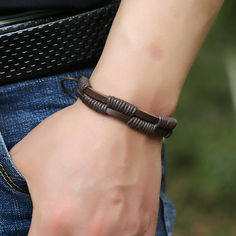 Pulsera doble de cuero con detalles encerados para hombre, modelo Drew