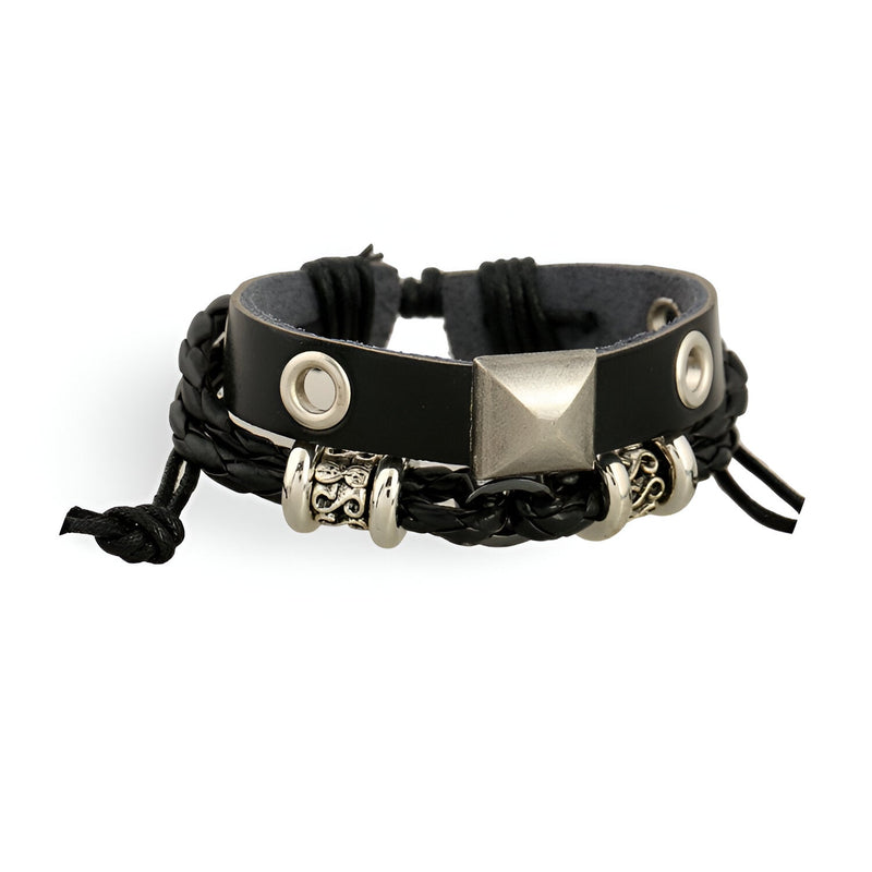 Bracelet double en cuir noir avec clou pyramidal et anneaux métallisés argentés, style mixte.