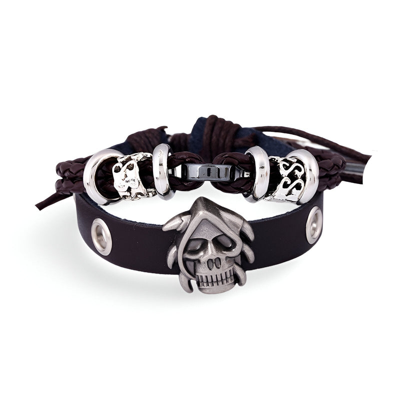 Bracelet double-rangs noir en cuir avec tête de mort métallique et détails tressés en tissu noir.