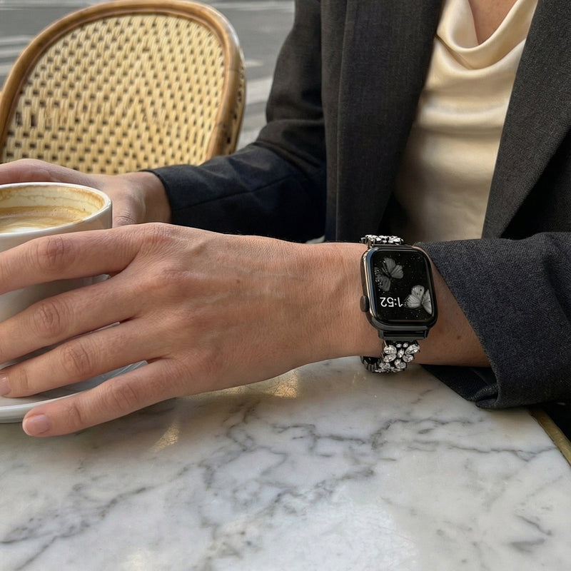 Bracelet élégant pour Apple Watch, maille moderne en acier inoxydable avec motif papillon et cristaux zircon lumineux, modèle Parina