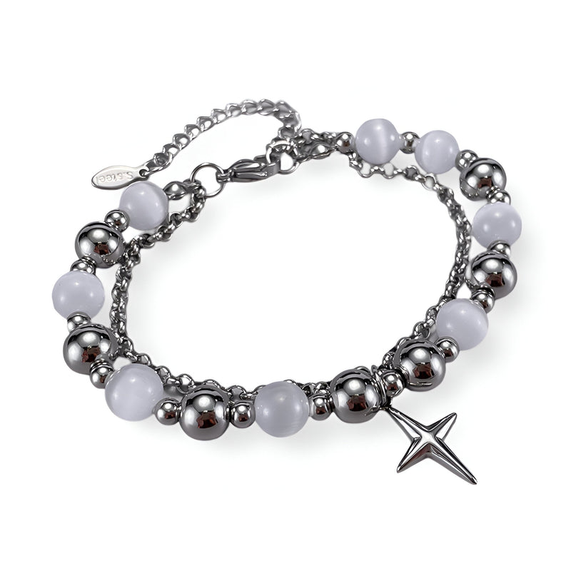 Bracelet homme en acier inoxydable argenté avec perles œil de chat blanches et pendentif étoile.