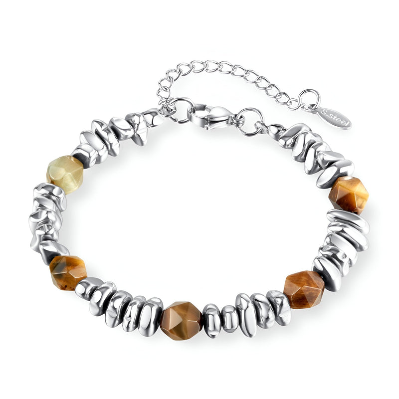 Bracelet homme argenté en acier inoxydable avec perles oeil de tigre marron et fermeture chaîne ajustable.