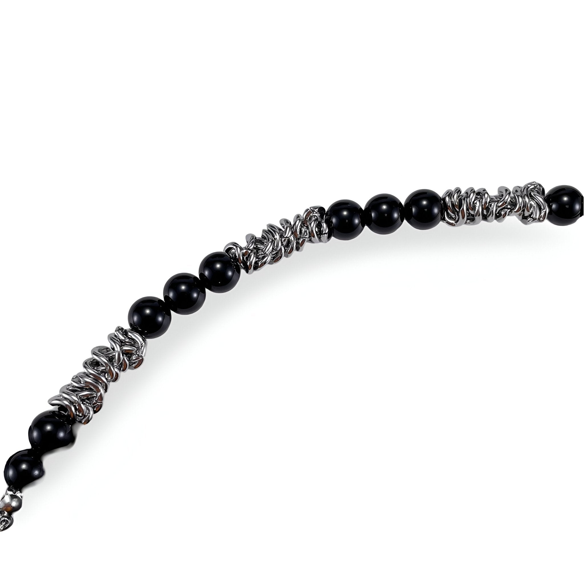 Bracelet pour homme en acier inoxydable argenté avec perles rondes en agate noire et anneaux texturés.