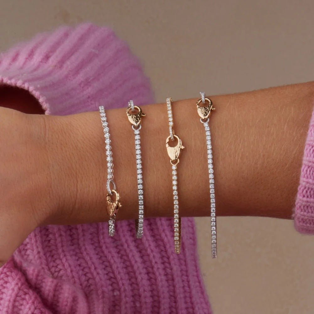 Bracelet en acier inoxydable orné de zircons, plaqué or 18 carats, fermeture mousqueton chic et travaillée, modèle Alethia - La Boutique du Bracelet