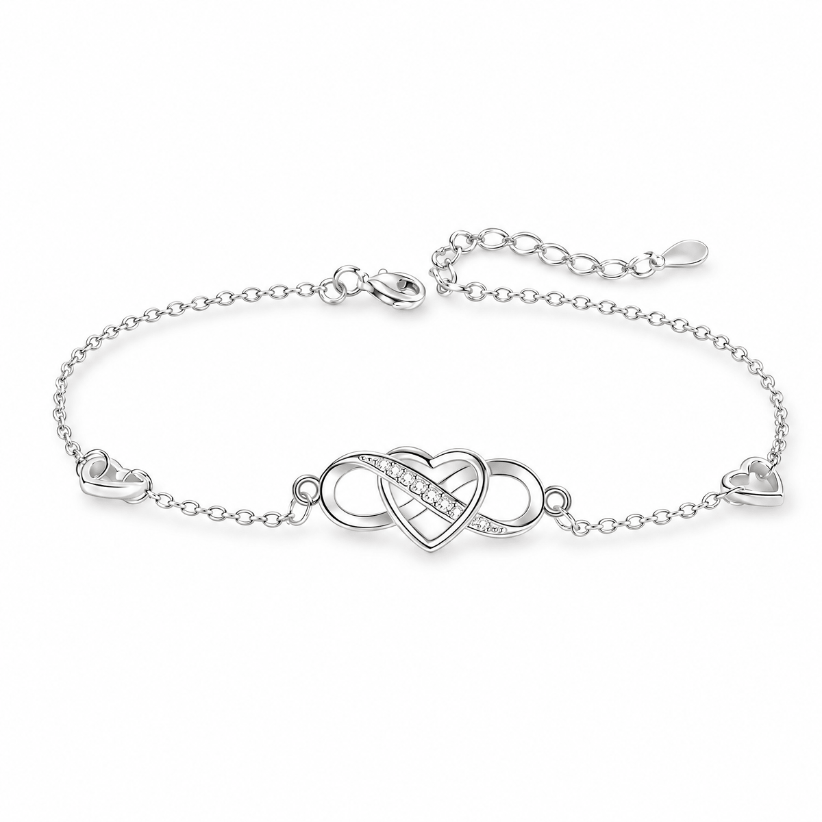 Packshot studio bracelet Lauranne argent, motif infini et cœur serti de zircons.