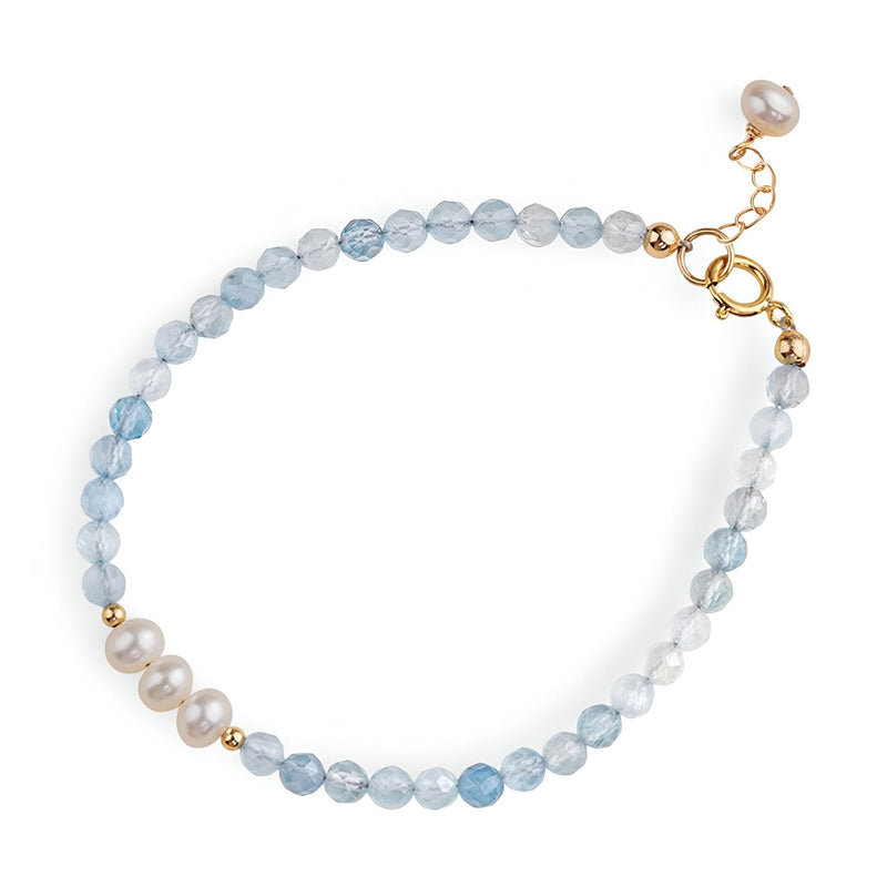 Bracelet femme en argent sterling avec perles d'aigue-marine bleu clair et fermoir doré réglable.