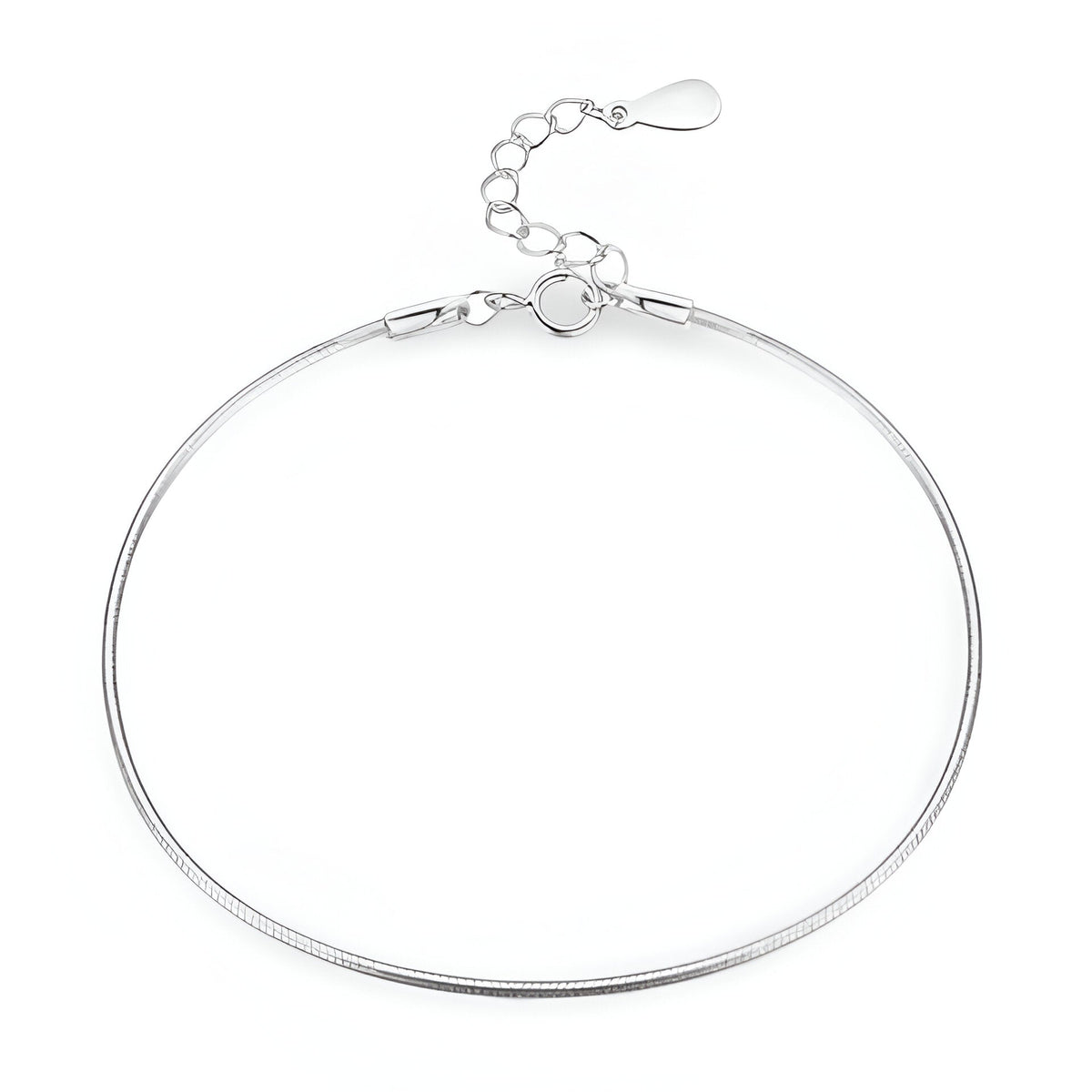 Bracelet fin en argent sterling, chaîne rigide avec fermoir ajustable et maillons ronds.
