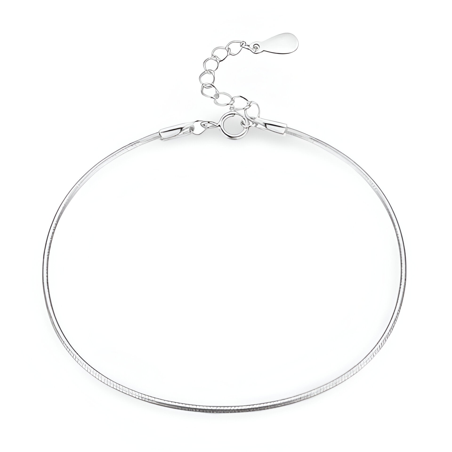 Bracelet fin en argent sterling, chaîne rigide avec fermoir ajustable et maillons ronds.