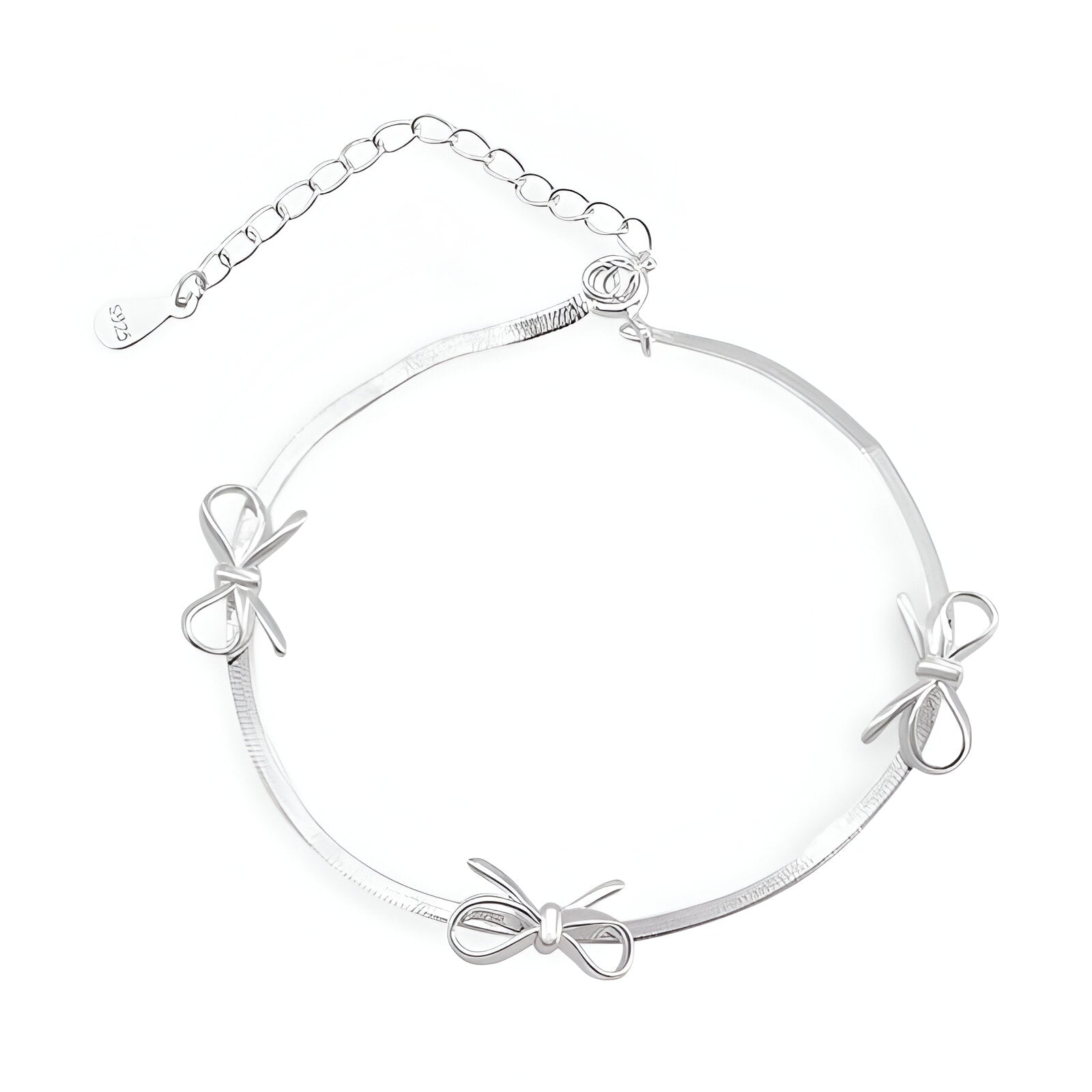 Bracelet en argent sterling pour femme avec trois noeuds ruban délicats et chaîne ajustable.
