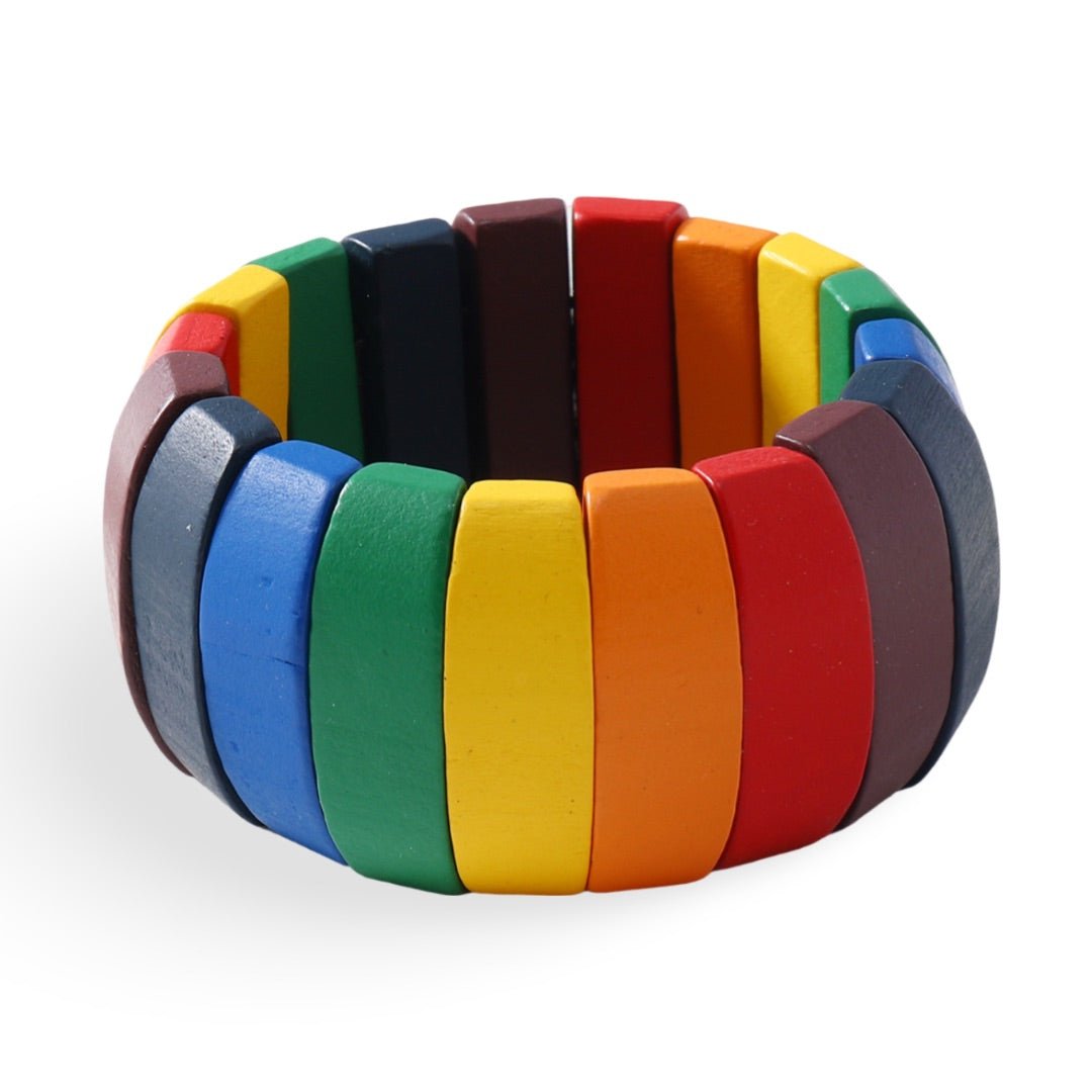 Bracelet femme en bois naturel avec panneaux larges multicolores éclatants et finition lisse.