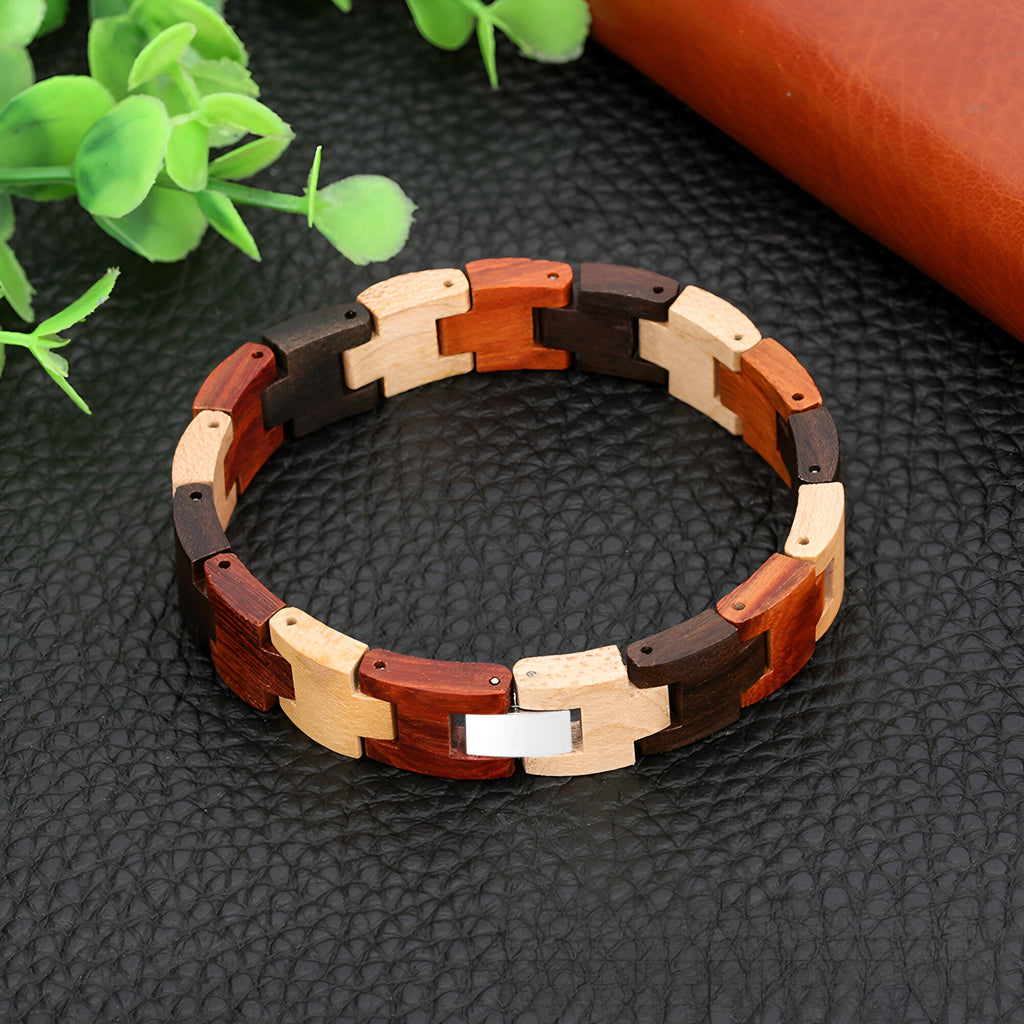 Bracelet homme en bois multicolore, maillons rectangulaires en santal, ébène et érable, finition lisse.