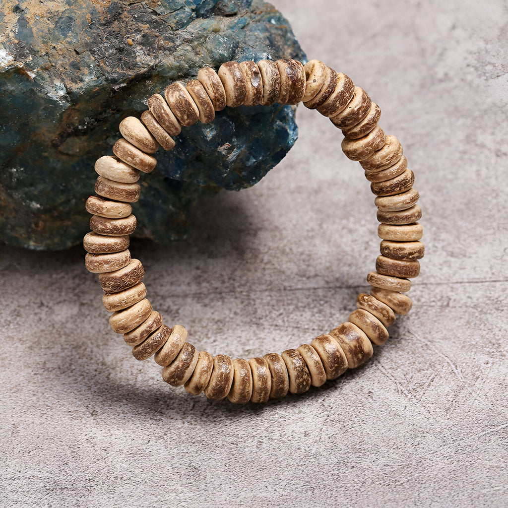 Bracelet mixte marron en coquilles de noix de coco naturel, style décontracté et rustique.