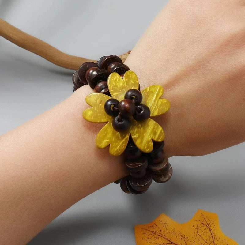 Pulsera de concha de coco adornada con una flor isleña para mujer, modelo Ginella