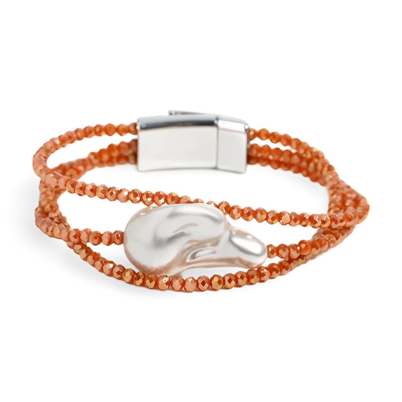 Bracelet femme perles orange double tour avec grosse perle centrale blanche nacrée et fermoir argenté.