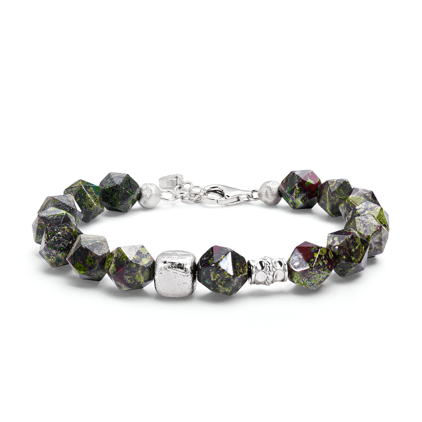 Bracelet homme en titane avec perles facettées vertes scintillantes et fermoir argenté.