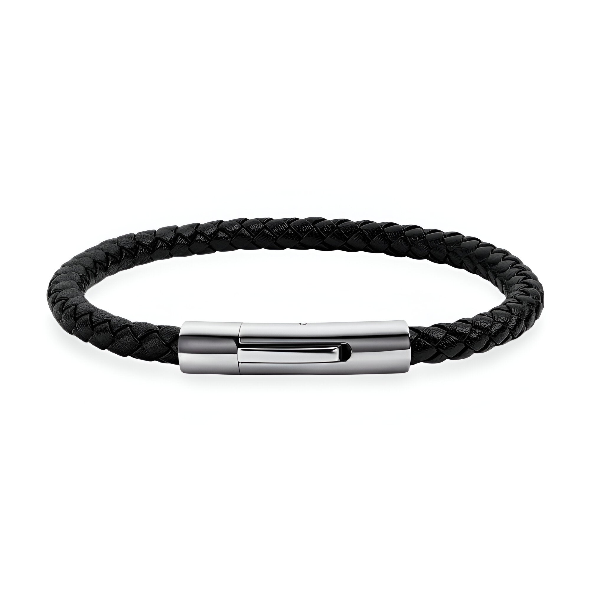 Bracelet pour homme en cuir noir tressé avec fermoir en acier inoxydable argenté.