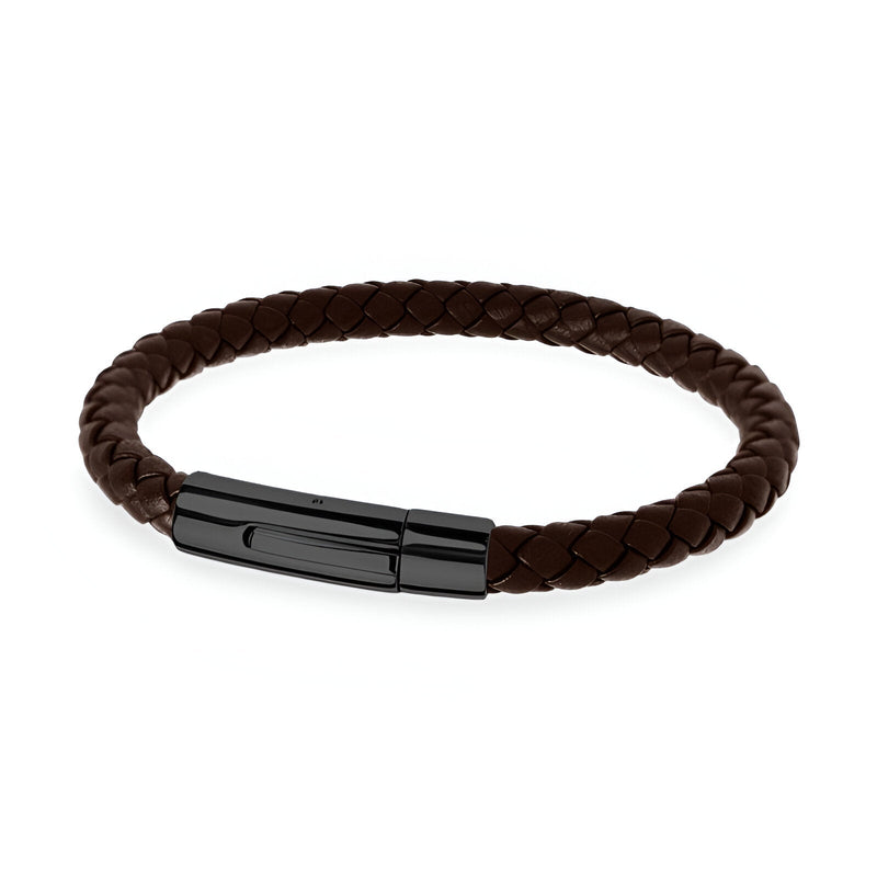 Bracelet tressé en cuir marron avec fermoir en acier inoxydable noir mat, style alluré.