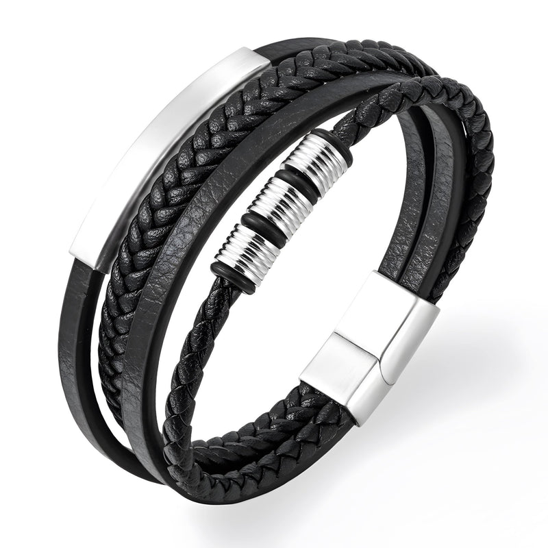 Bracelet multi-rangs en cuir noir avec plaque argentée et fermoir magnétique en acier inoxydable.