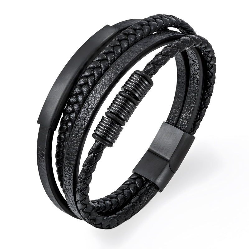 Bracelet multi-rangs en cuir noir tressé avec plaque et fermoir aimanté noir mat.