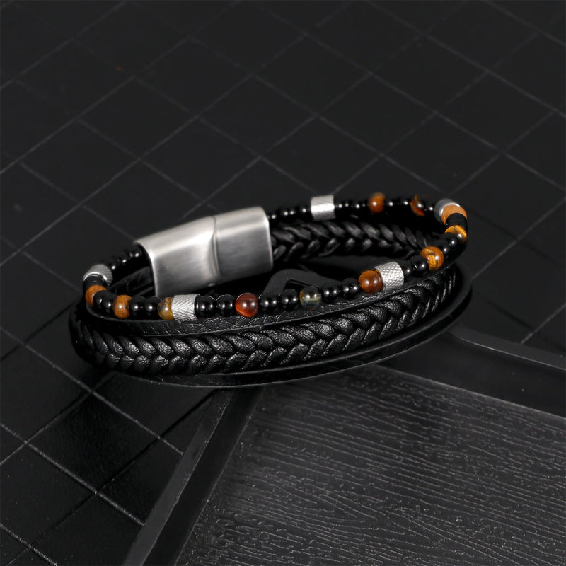 Bracelet multi-rangs en cuir noir avec perles œil de tigre et fermoir métallique argenté mat.
