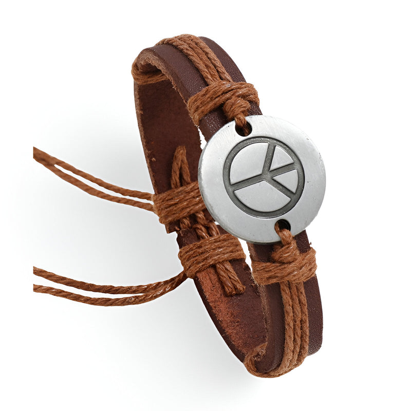 Bracelet en cuir marron avec pendentif métal rond gravé symbole peace and love et cordons tressés.