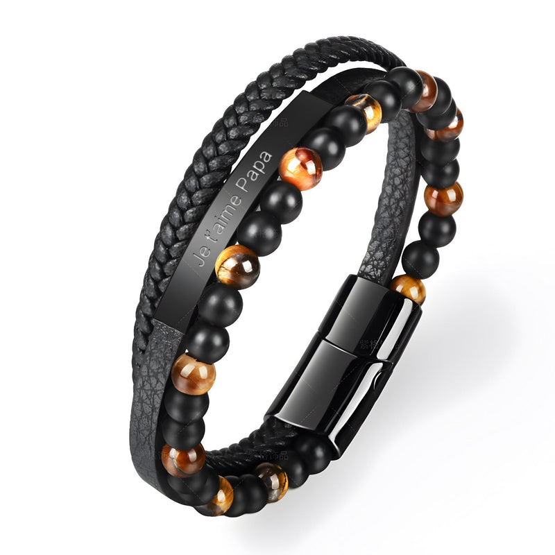 Bracelet homme en cuir noir tressé et perles œil de tigre noires et dorées avec plaque gravée "Papa" et fermoir noir.