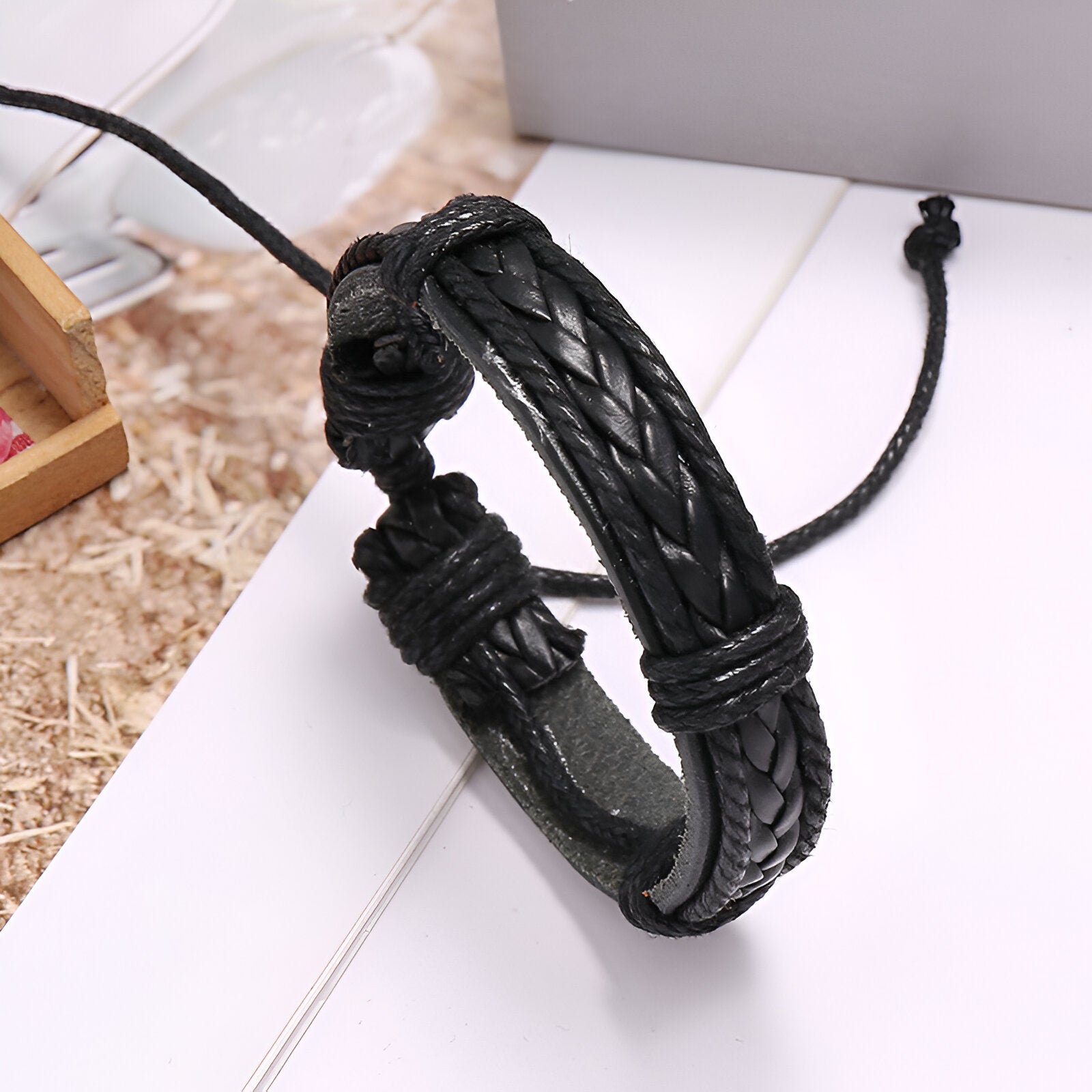 Bracelet en cuir noir tressé, style simple et ajustable, modèle Shiloh unisexe.