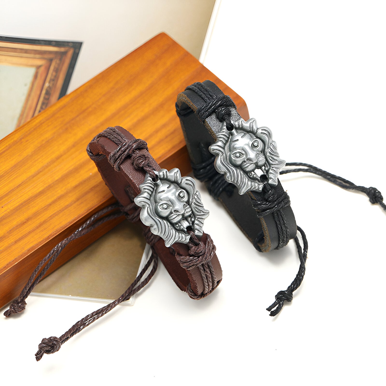 Bracelet en cuir marron avec tête de lion métal argenté, style tressé, pour homme .