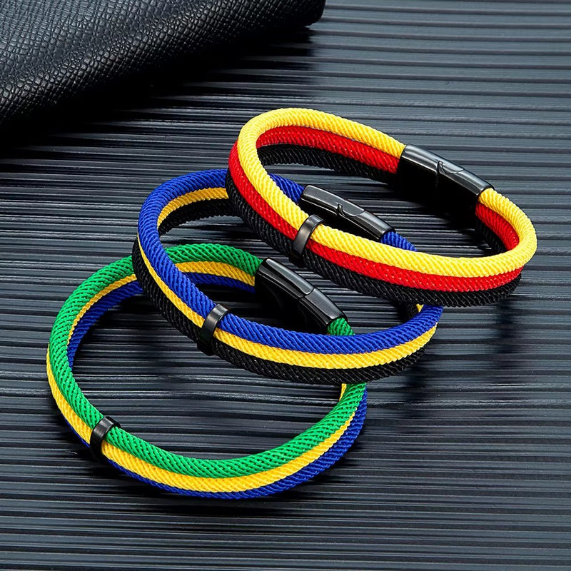 Bracelets en nylon tressé aux couleurs des drapeaux du Brésil, Ukraine et Espagne avec fermoir noir compact.