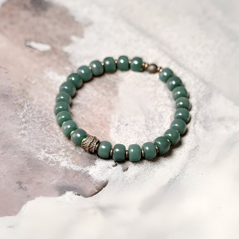 Bracelet mixte en perles vertes de Bodhi avec détails métalliques argentés, modèle Dali.