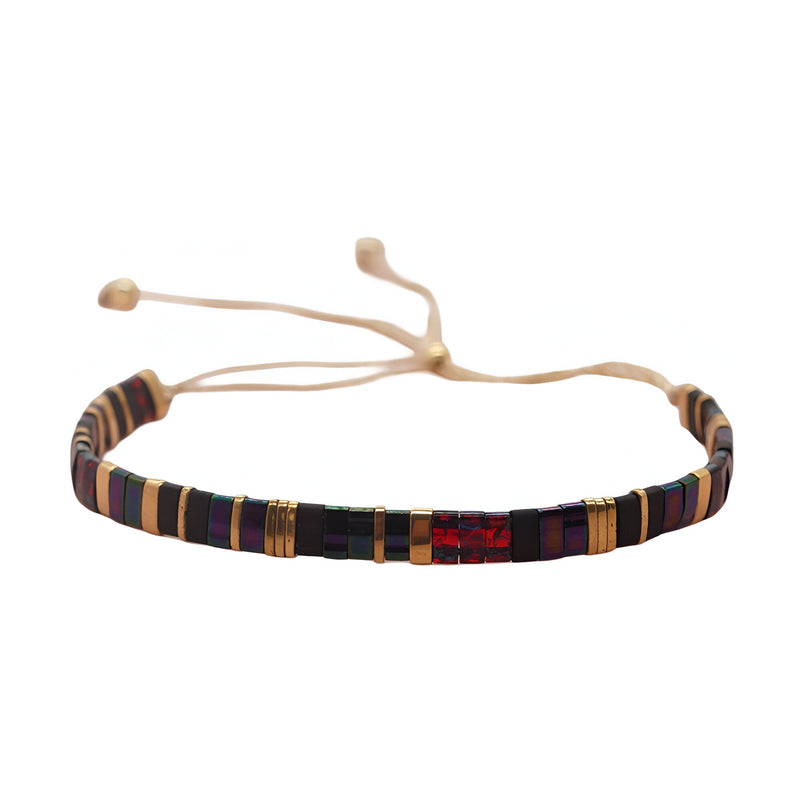 Bracelet ajustable en perles japonaises noires, rouges et dorées avec cordon beige.
