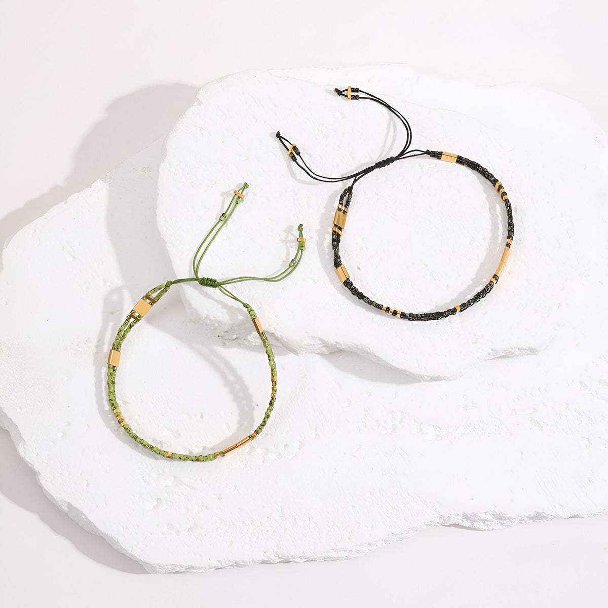 Bracelet double rang en perles noires, beige et or avec fermoir réglable, style Anola, femme .