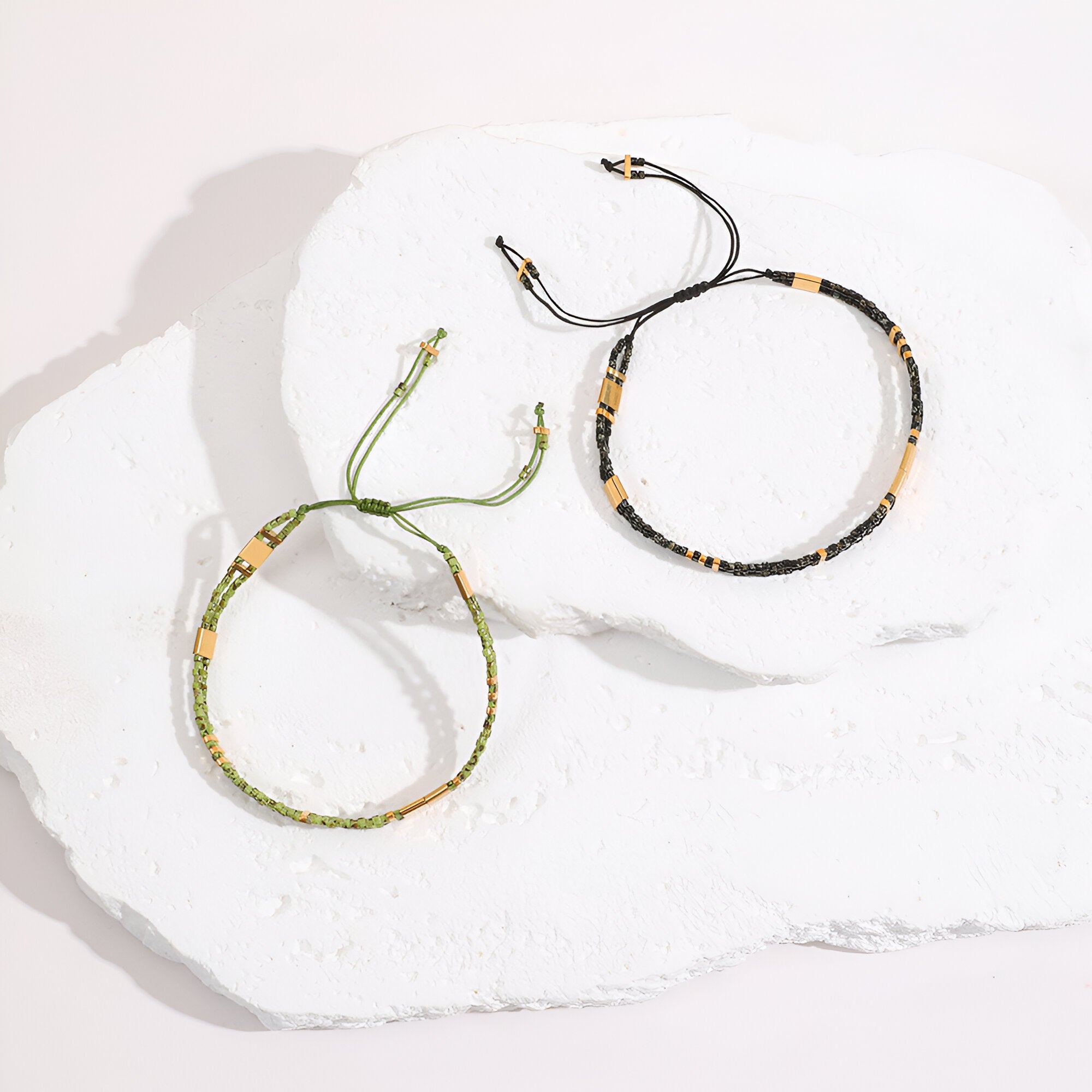 Bracelet double rang en perles noires, beige et or avec fermoir réglable, style Anola, femme .