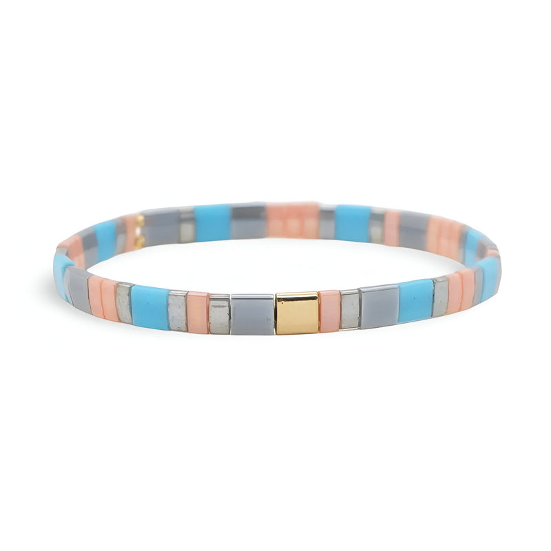 Bracelet fin en perles carrées bleu, rose, gris et or pour femme.