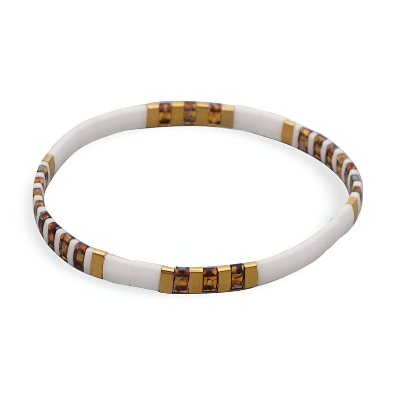 Bracelet femme fin en perles blanches avec motifs dorés et bruns Japonais.