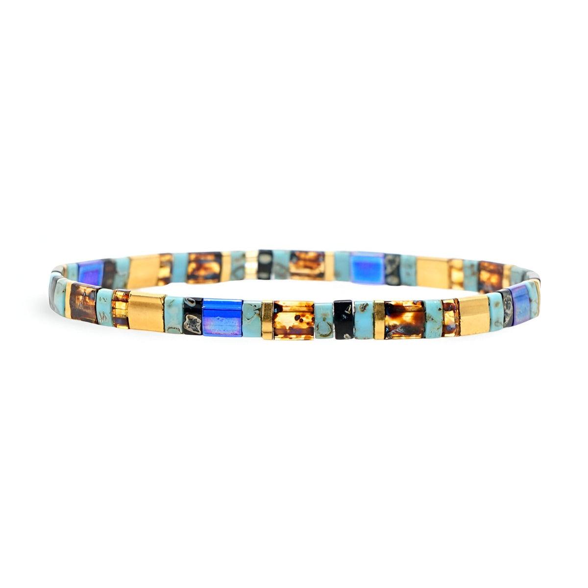 Bracelet fin en perles bleues, dorées et translucides, style élégant et coloré.