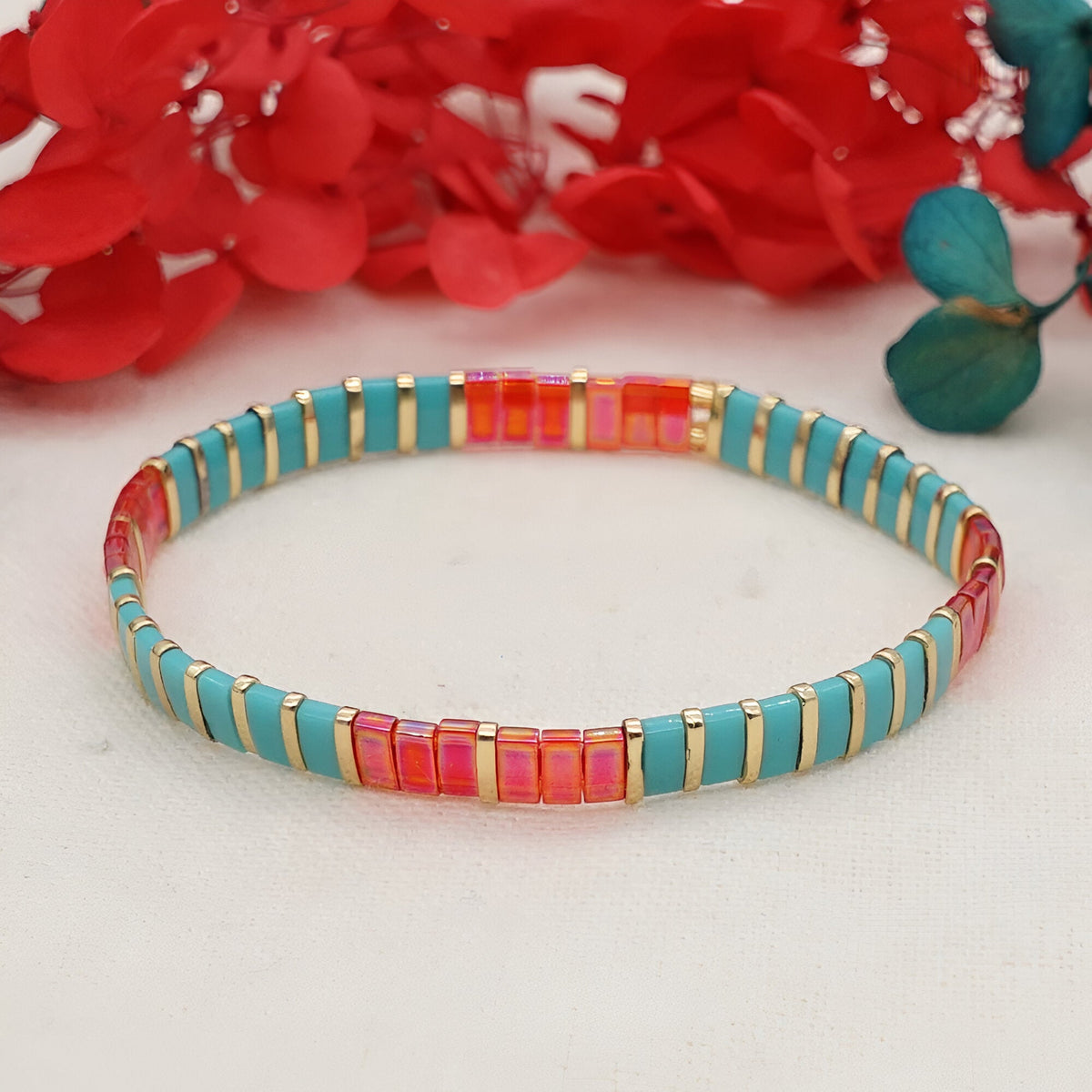 Bracelet femme perles japonaises turquoise et rose avec détails dorés, modèle Sayaka.