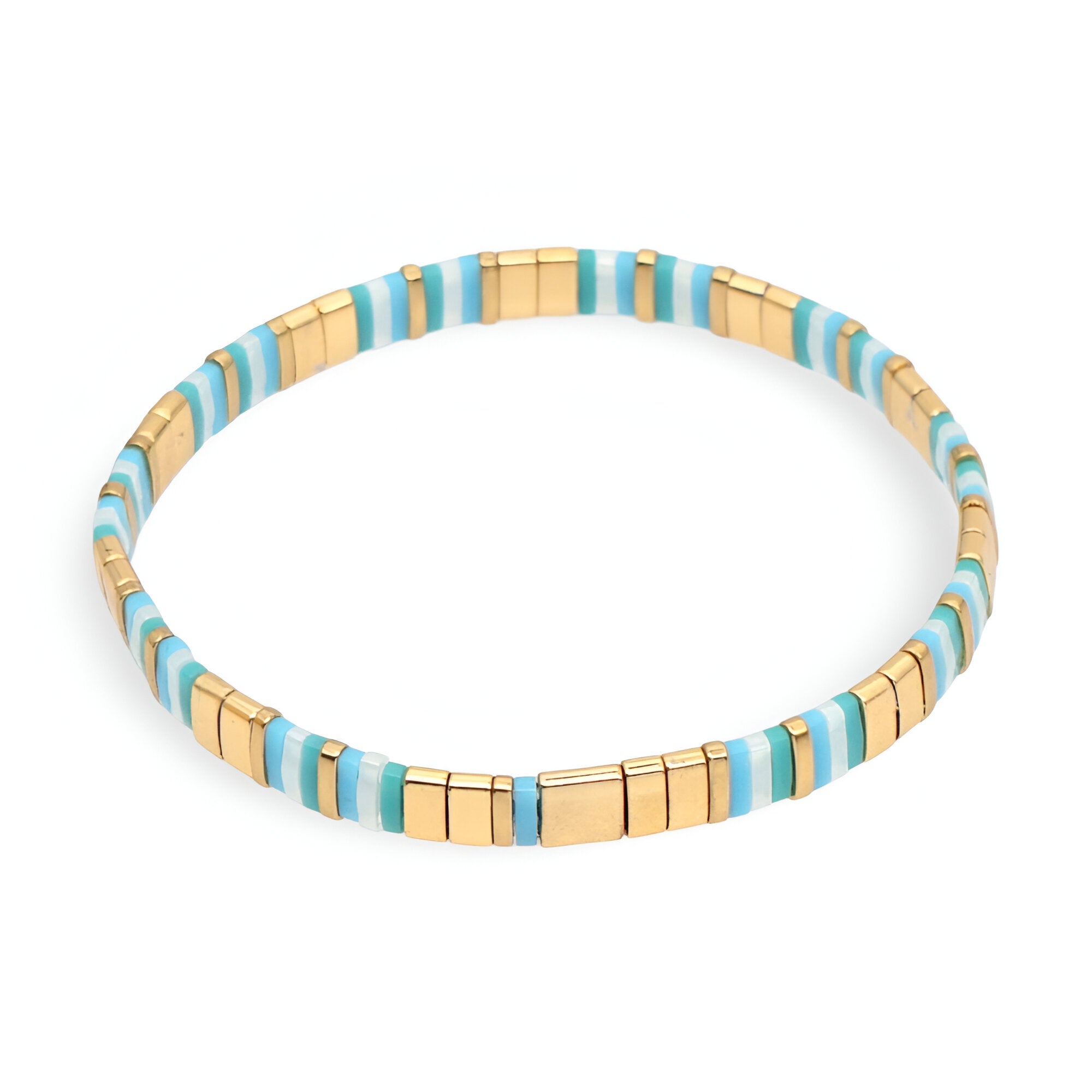 Bracelet pour femme en perles carrées bleu clair et or de style japonais, modèle Yukari.