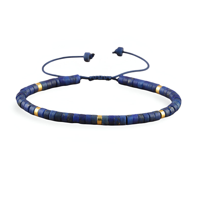 Bracelet mixte perles heishi bleu lapis lazuli avec détail doré ajustable modèle Sayo.