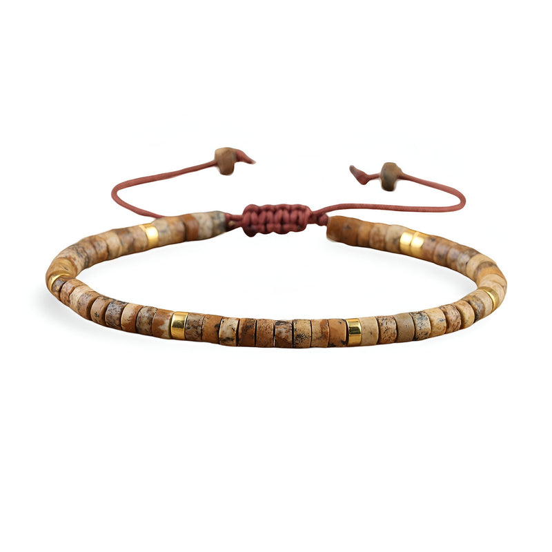 Bracelet mixte en perles heishi jaspe marron avec cordon ajustable et fermoir coulissant en macramé.